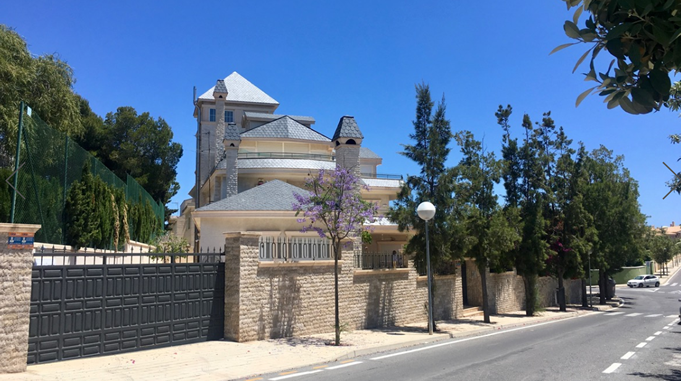 Luxury villa with sea views in Cabo de las Huertas in Alicante